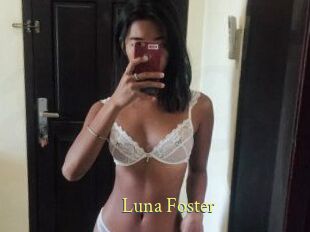 Luna_Foster