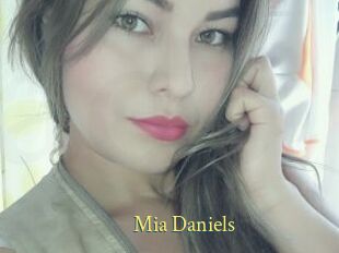 Mia_Daniels