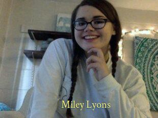 Miley_Lyons