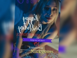 niickyjones Anus Dilatés