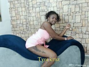 Tyra_kruz